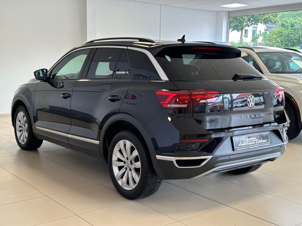 Fahrzeugabbildung Volkswagen T-Roc 1.5 TSI ACT Sport + Navi + Panorama+ LED +