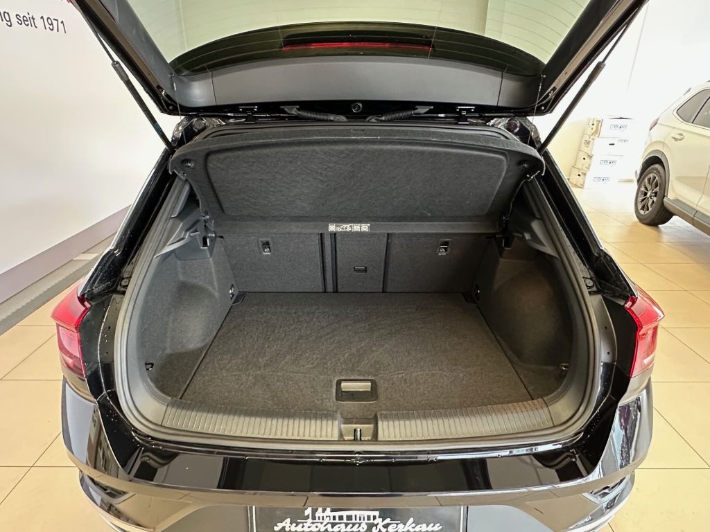 Fahrzeugabbildung Volkswagen T-Roc 1.5 TSI ACT Sport + Navi + Panorama+ LED +