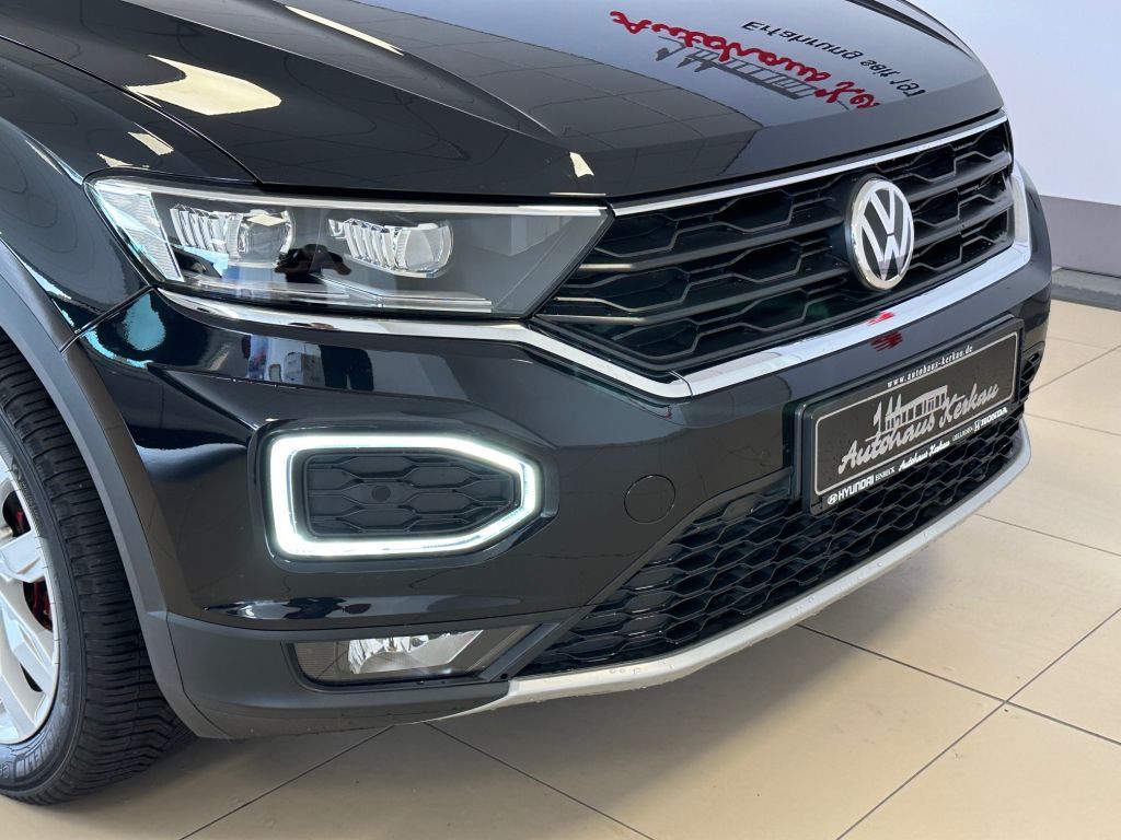 Fahrzeugabbildung Volkswagen T-Roc 1.5 TSI ACT Sport + Navi + Panorama+ LED +