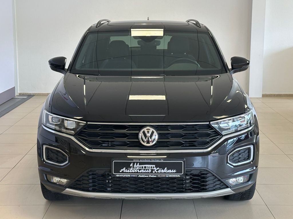 Fahrzeugabbildung Volkswagen T-Roc 1.5 TSI ACT Sport + Navi + Panorama+ LED +