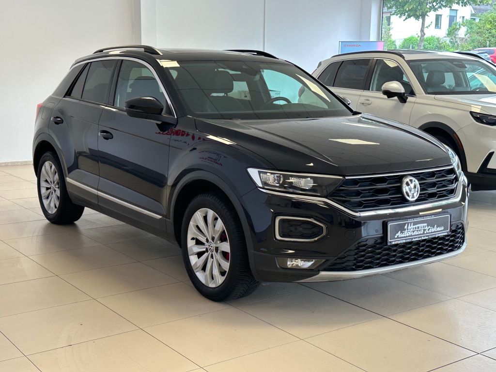 Fahrzeugabbildung Volkswagen T-Roc 1.5 TSI ACT Sport + Navi + Panorama+ LED +