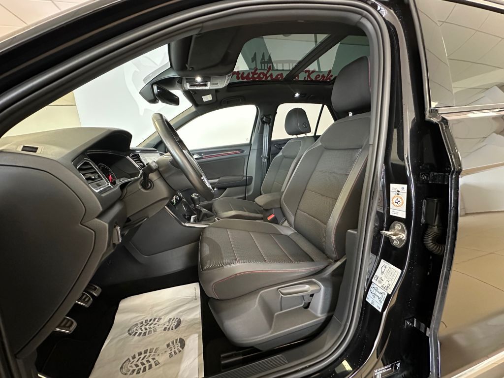 Fahrzeugabbildung Volkswagen T-Roc 1.5 TSI ACT Sport + Navi + Panorama+ LED +