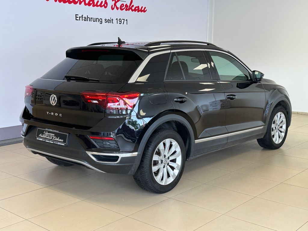 Fahrzeugabbildung Volkswagen T-Roc 1.5 TSI ACT Sport + Navi + Panorama+ LED +