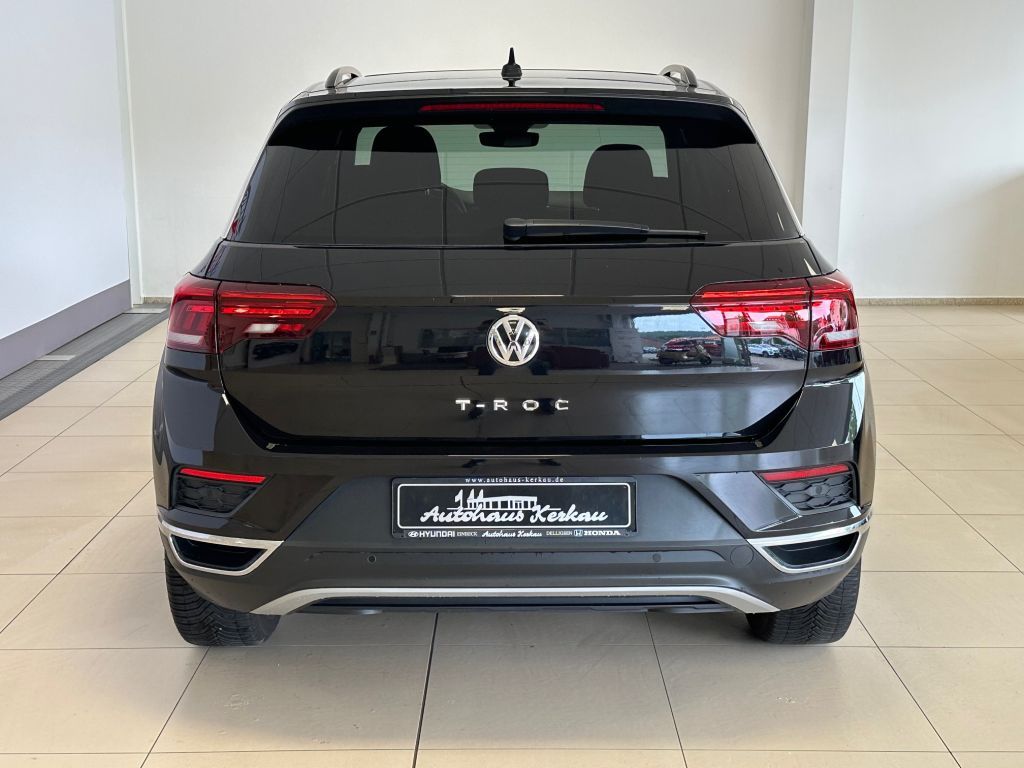 Fahrzeugabbildung Volkswagen T-Roc 1.5 TSI ACT Sport + Navi + Panorama+ LED +