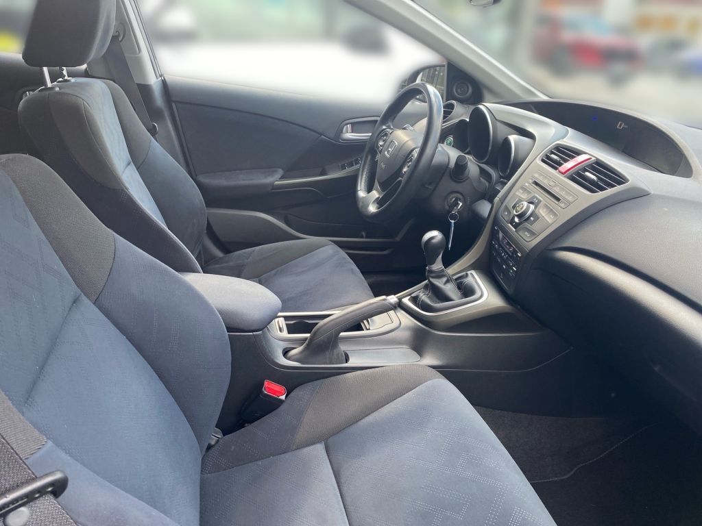 Fahrzeugabbildung Honda Civic 1.8 i-VTEC Comfort+ 8fach bereift