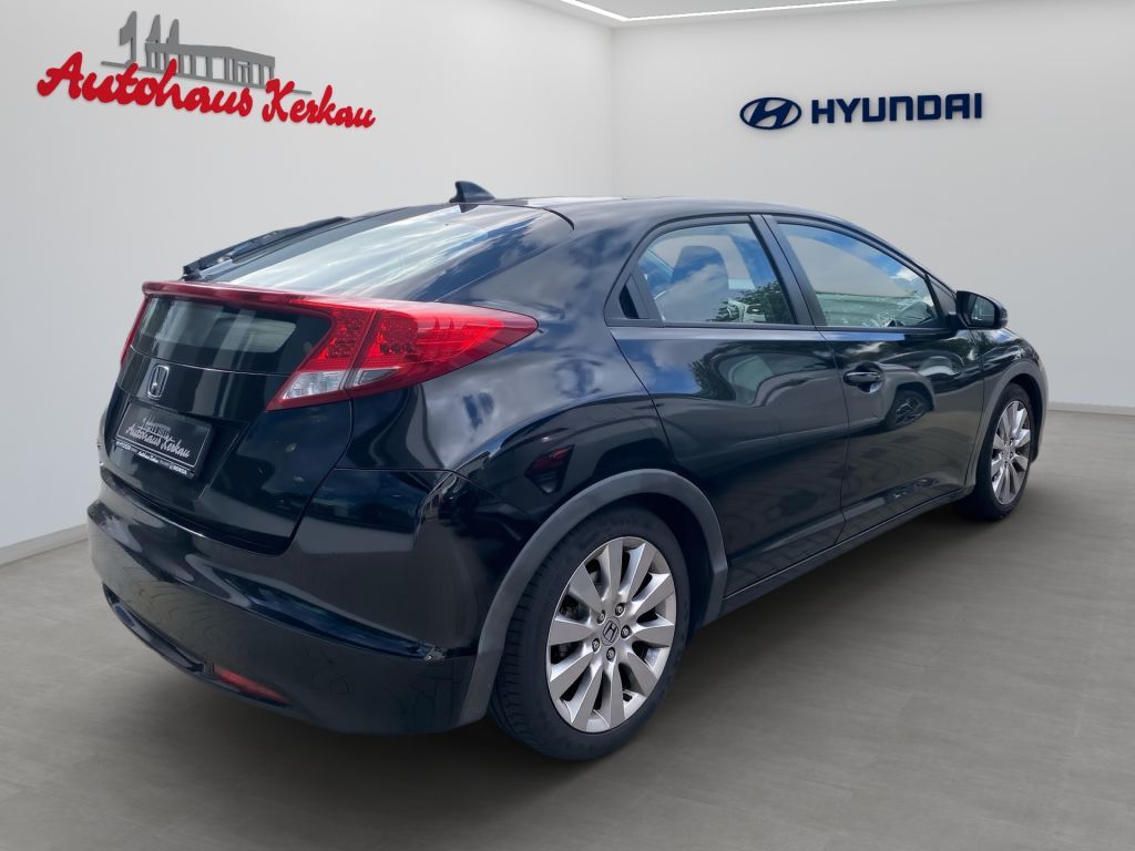 Fahrzeugabbildung Honda Civic 1.8 i-VTEC Comfort+ 8fach bereift