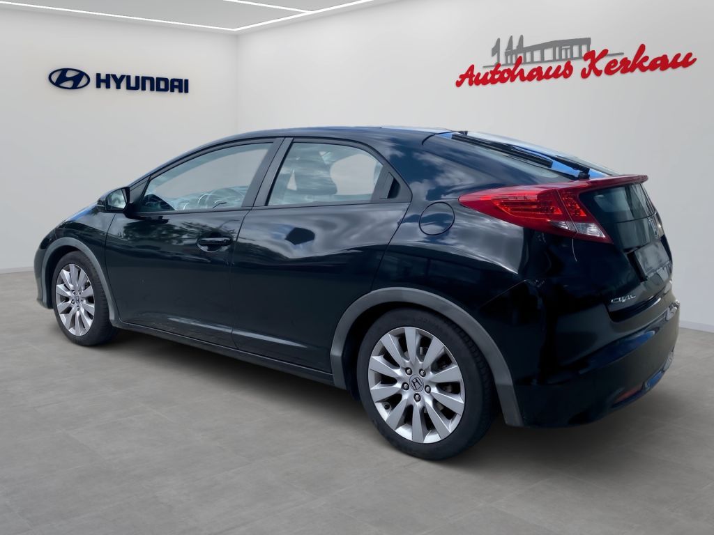 Fahrzeugabbildung Honda Civic 1.8 i-VTEC Comfort+ 8fach bereift