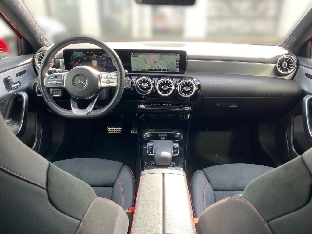 Fahrzeugabbildung Mercedes-Benz A 200 AMG Line +Ambiente+Business+Navi+Carplay+