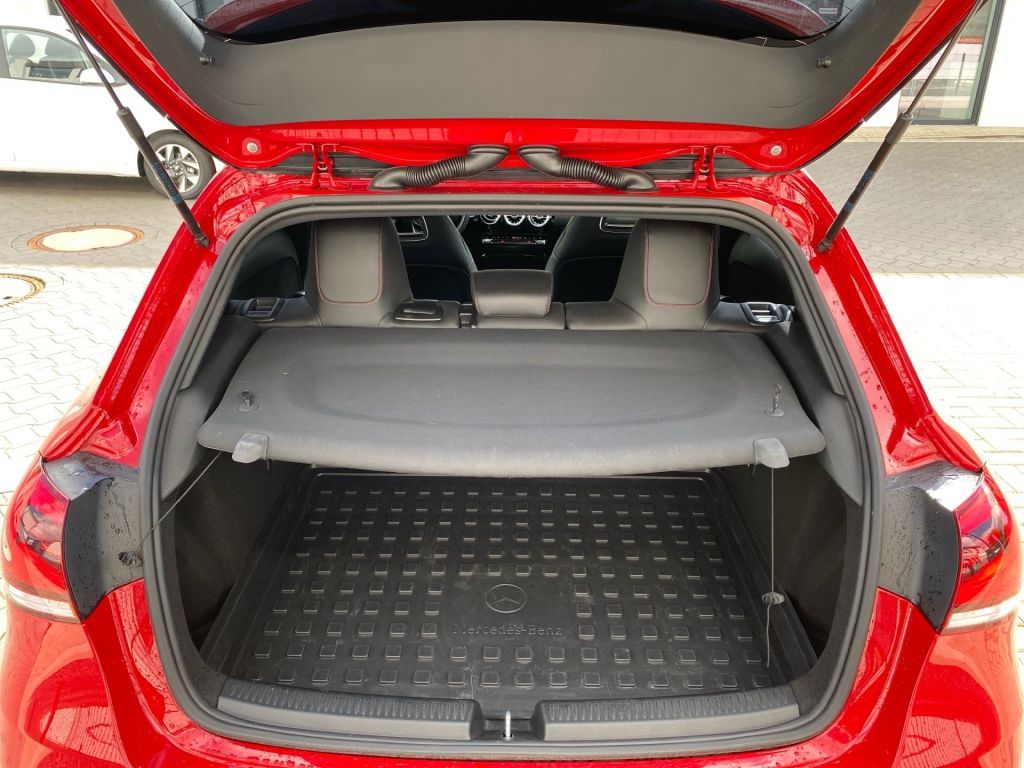 Fahrzeugabbildung Mercedes-Benz A 200 AMG Line +Ambiente+Business+Navi+Carplay+