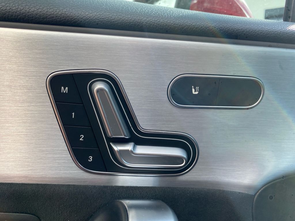 Fahrzeugabbildung Mercedes-Benz A 200 AMG Line +Ambiente+Business+Navi+Carplay+