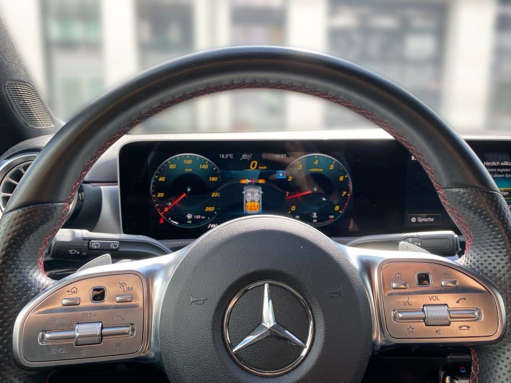Fahrzeugabbildung Mercedes-Benz A 200 AMG Line +Ambiente+Business+Navi+Carplay+