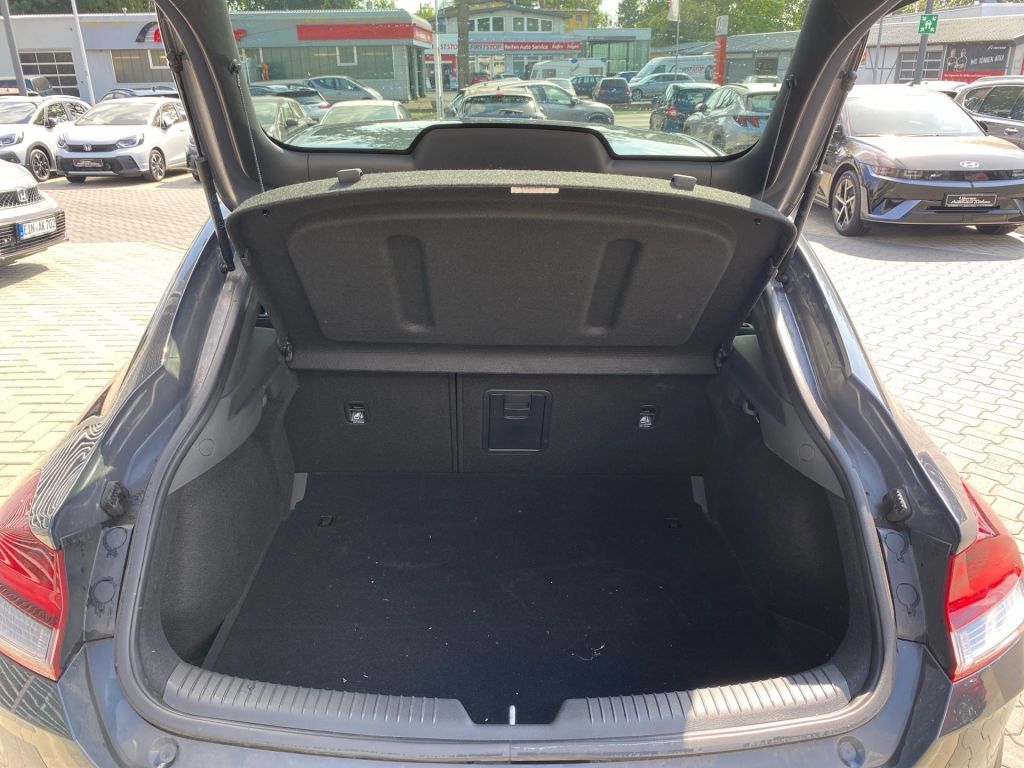 Fahrzeugabbildung Hyundai i30 1.5 T-GDI Fastback 48V-Hybrid DCT EDITION 30