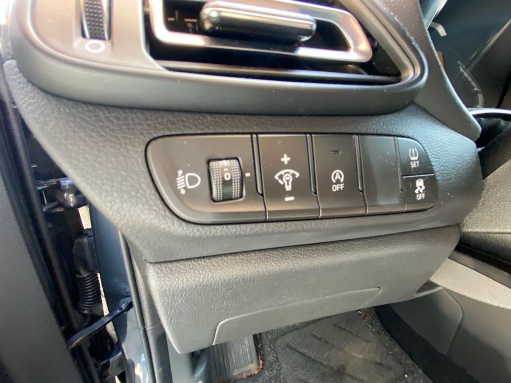 Fahrzeugabbildung Hyundai i30 1.5 T-GDI Fastback 48V-Hybrid DCT EDITION 30