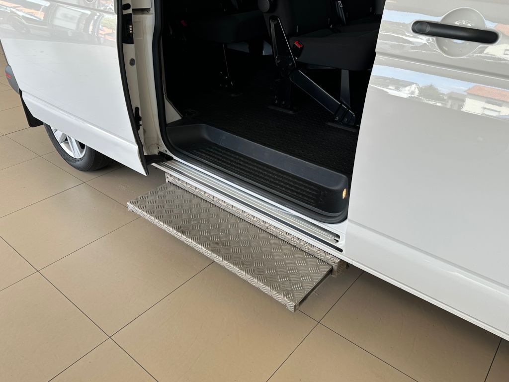Fahrzeugabbildung Volkswagen T6 DSG Lang +9Sitzer+AHK+Standh.+WR+Navi+Trittst
