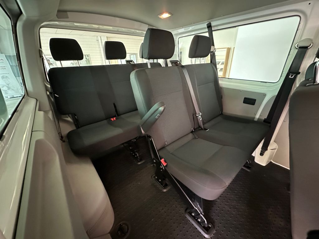 Fahrzeugabbildung Volkswagen T6 DSG Lang +9Sitzer+AHK+Standh.+WR+Navi+Trittst