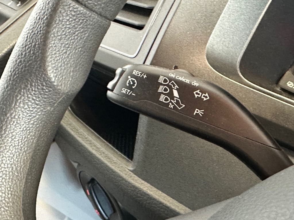 Fahrzeugabbildung Volkswagen T6 DSG Lang +9Sitzer+AHK+Standh.+WR+Navi+Trittst