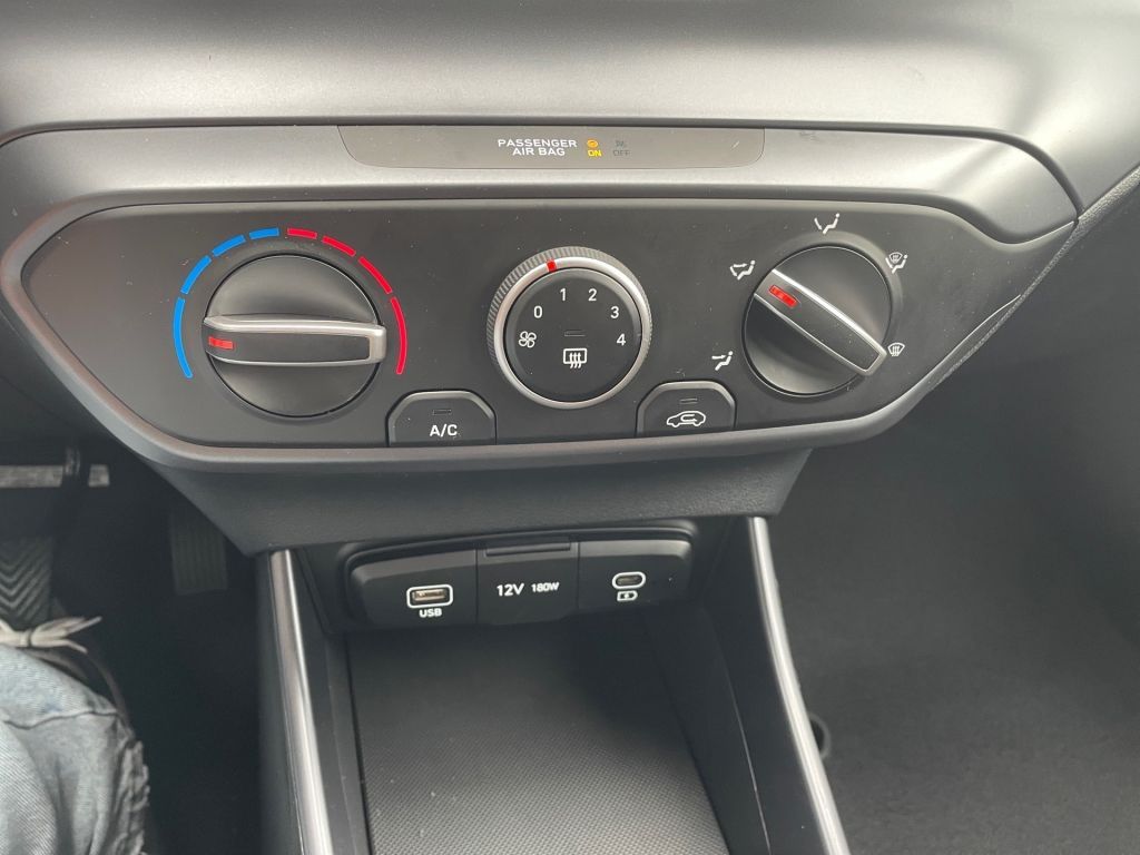 Fahrzeugabbildung Hyundai BAYON 1.0 T-GDI Select * Carplay *