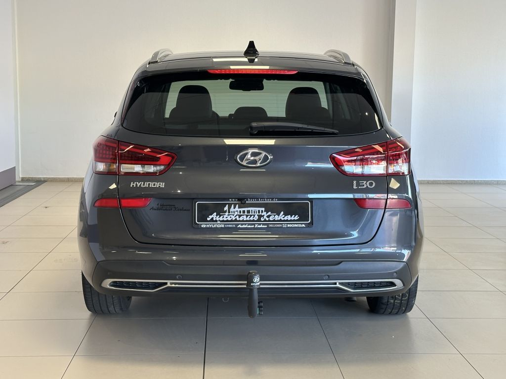 Fahrzeugabbildung Hyundai i30 Kombi 1.6 CRDI Prime +AHK+Pano+Winterräder+