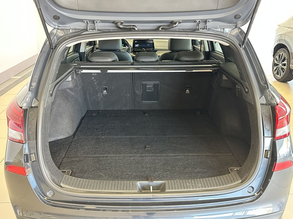 Fahrzeugabbildung Hyundai i30 Kombi 1.6 CRDI Prime +AHK+Pano+Winterräder+