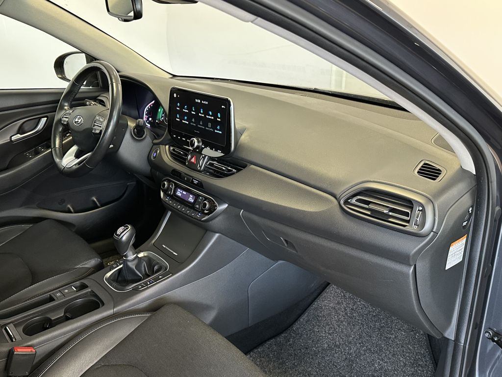 Fahrzeugabbildung Hyundai i30 Kombi 1.6 CRDI Prime +AHK+Pano+Winterräder+