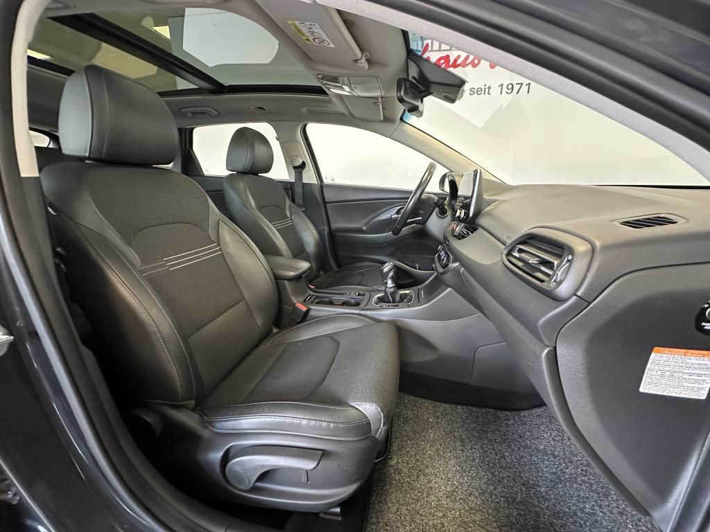 Fahrzeugabbildung Hyundai i30 Kombi 1.6 CRDI Prime +AHK+Pano+Winterräder+