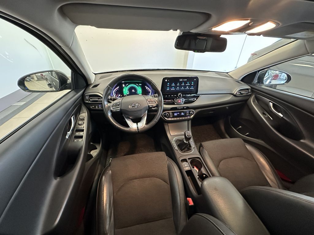 Fahrzeugabbildung Hyundai i30 Kombi 1.6 CRDI Prime +AHK+Pano+Winterräder+