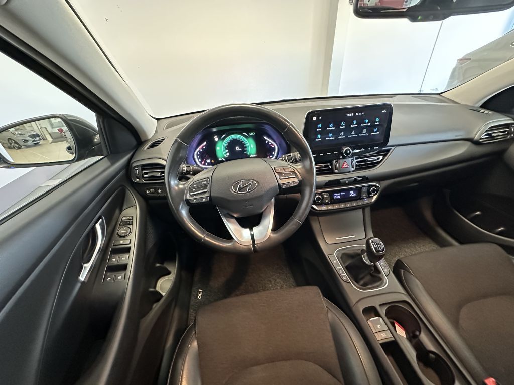 Fahrzeugabbildung Hyundai i30 Kombi 1.6 CRDI Prime +AHK+Pano+Winterräder+