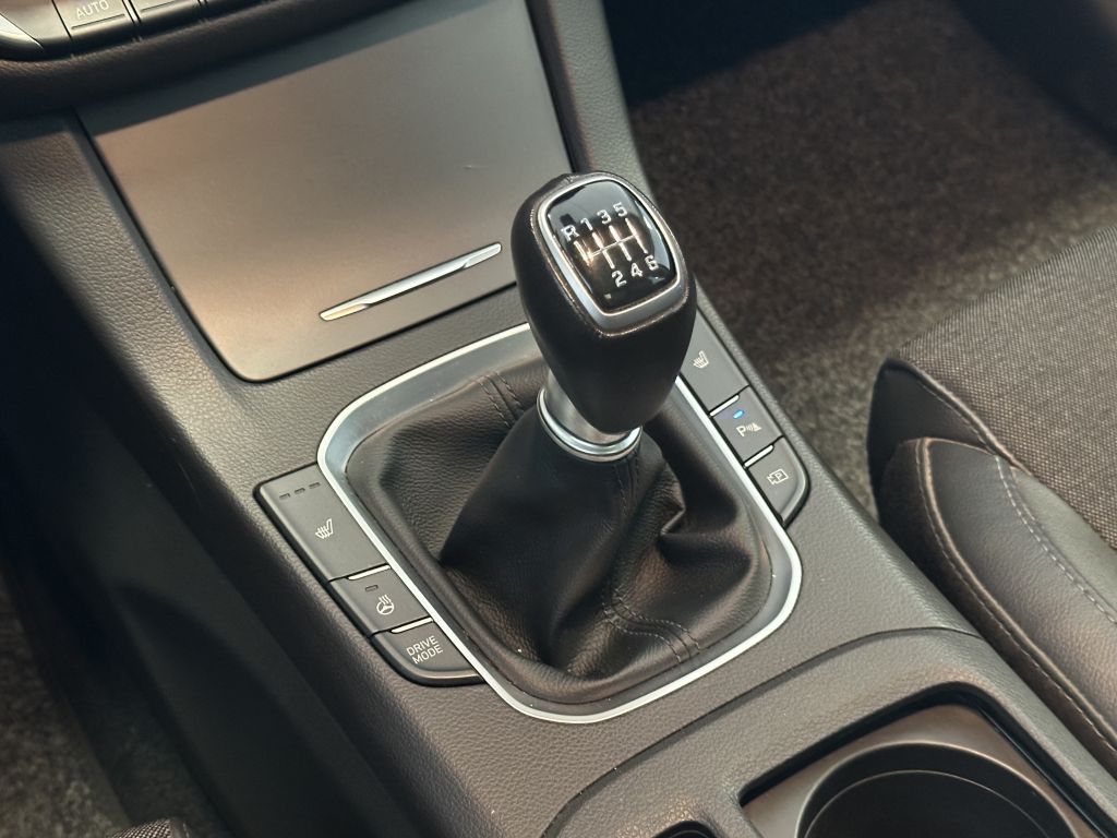 Fahrzeugabbildung Hyundai i30 Kombi 1.6 CRDI Prime +AHK+Pano+Winterräder+