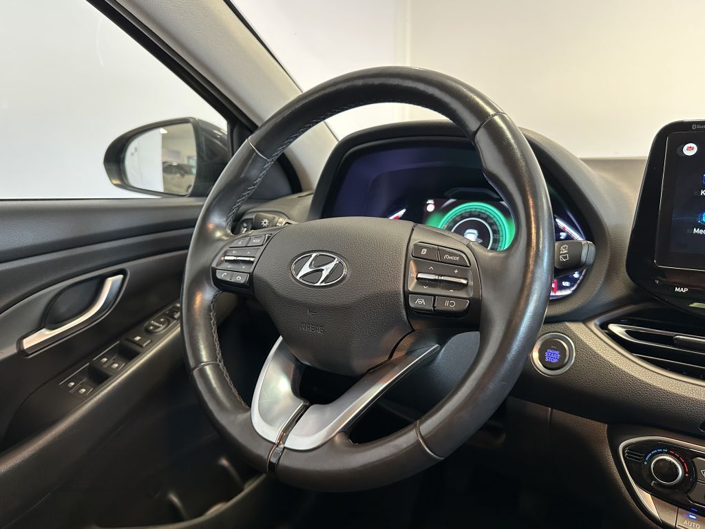 Fahrzeugabbildung Hyundai i30 Kombi 1.6 CRDI Prime +AHK+Pano+Winterräder+