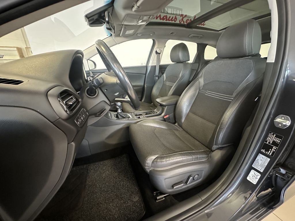 Fahrzeugabbildung Hyundai i30 Kombi 1.6 CRDI Prime +AHK+Pano+Winterräder+