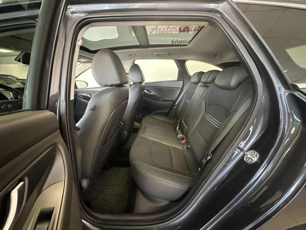 Fahrzeugabbildung Hyundai i30 Kombi 1.6 CRDI Prime +AHK+Pano+Winterräder+