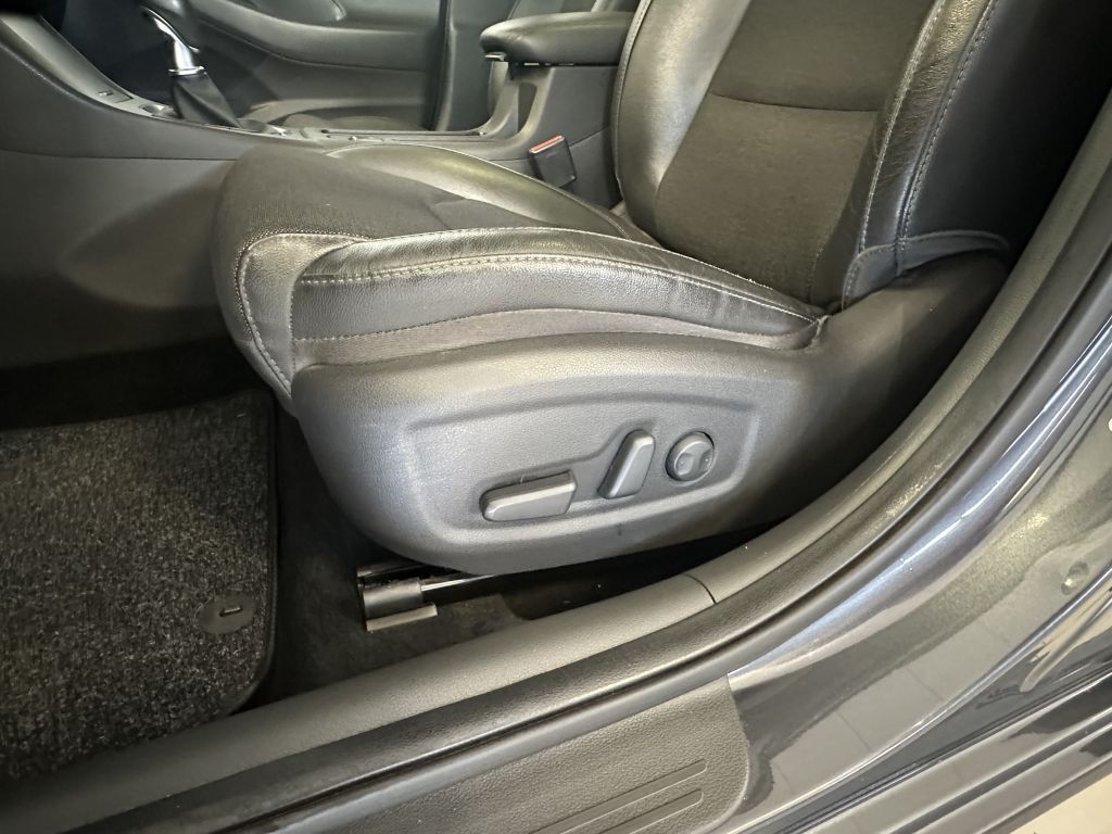 Fahrzeugabbildung Hyundai i30 Kombi 1.6 CRDI Prime +AHK+Pano+Winterräder+