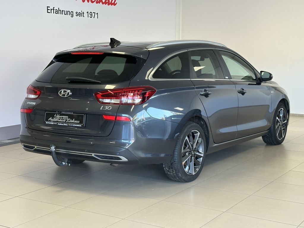Fahrzeugabbildung Hyundai i30 Kombi 1.6 CRDI Prime +AHK+Pano+Winterräder+