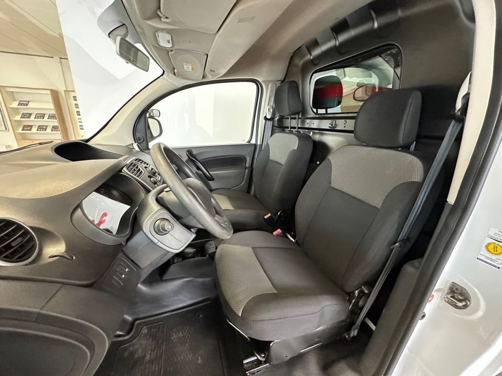 Fahrzeugabbildung Renault Kangoo Rapid dCi 95 Werkstatteinrichtung Winterr