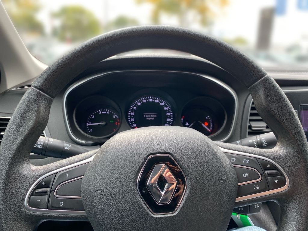 Fahrzeugabbildung Renault Megane Grandtour ENERGY TCe 100 LIFE Winterräder