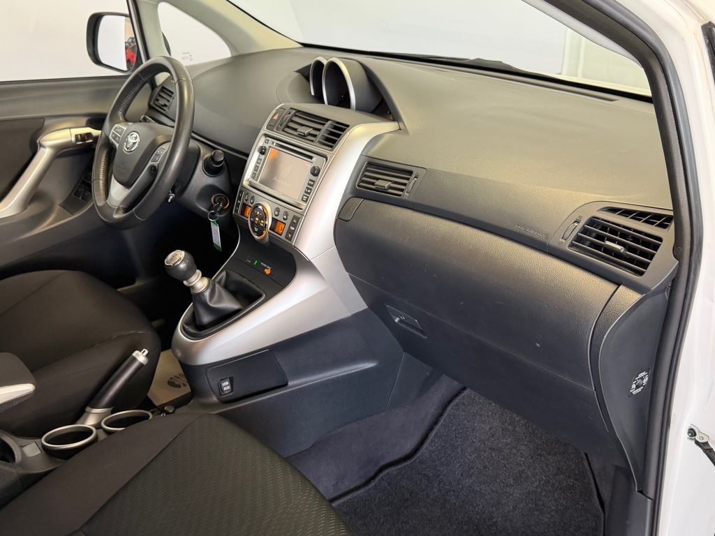 Fahrzeugabbildung Toyota Verso 1.8 Travel + Garantie + AHK + Winterräder