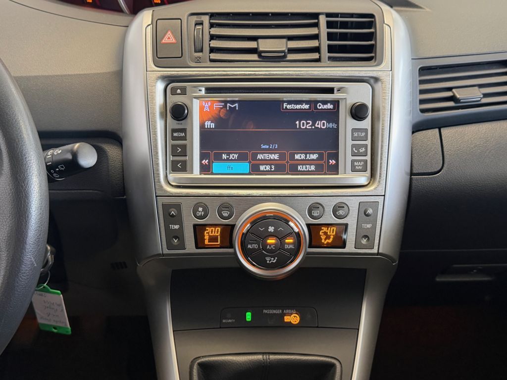 Fahrzeugabbildung Toyota Verso 1.8 Travel + Garantie + AHK + Winterräder