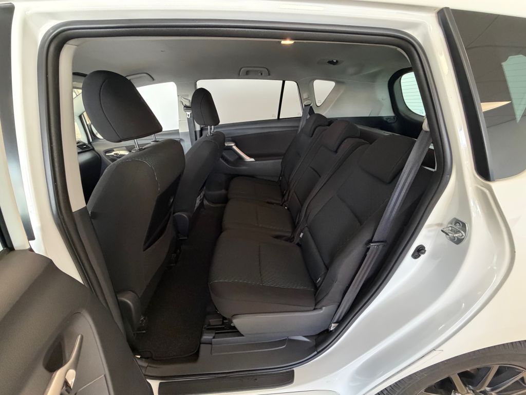 Fahrzeugabbildung Toyota Verso 1.8 Travel + Garantie + AHK + Winterräder