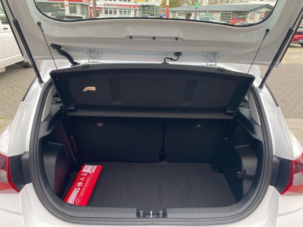 Fahrzeugabbildung Hyundai i20 1.0 T-GDI Select * Funktions-Paket *