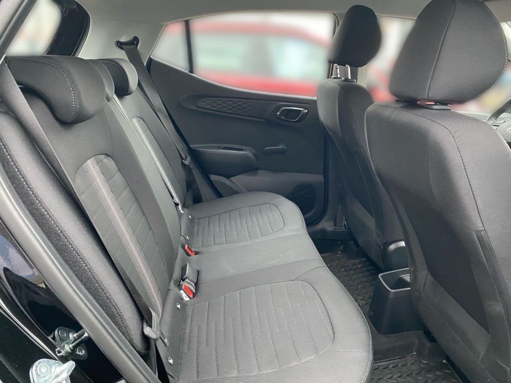 Fahrzeugabbildung Hyundai i10 1.2 Trend * Carplay * SHZ * LHZ * R.Kamera *