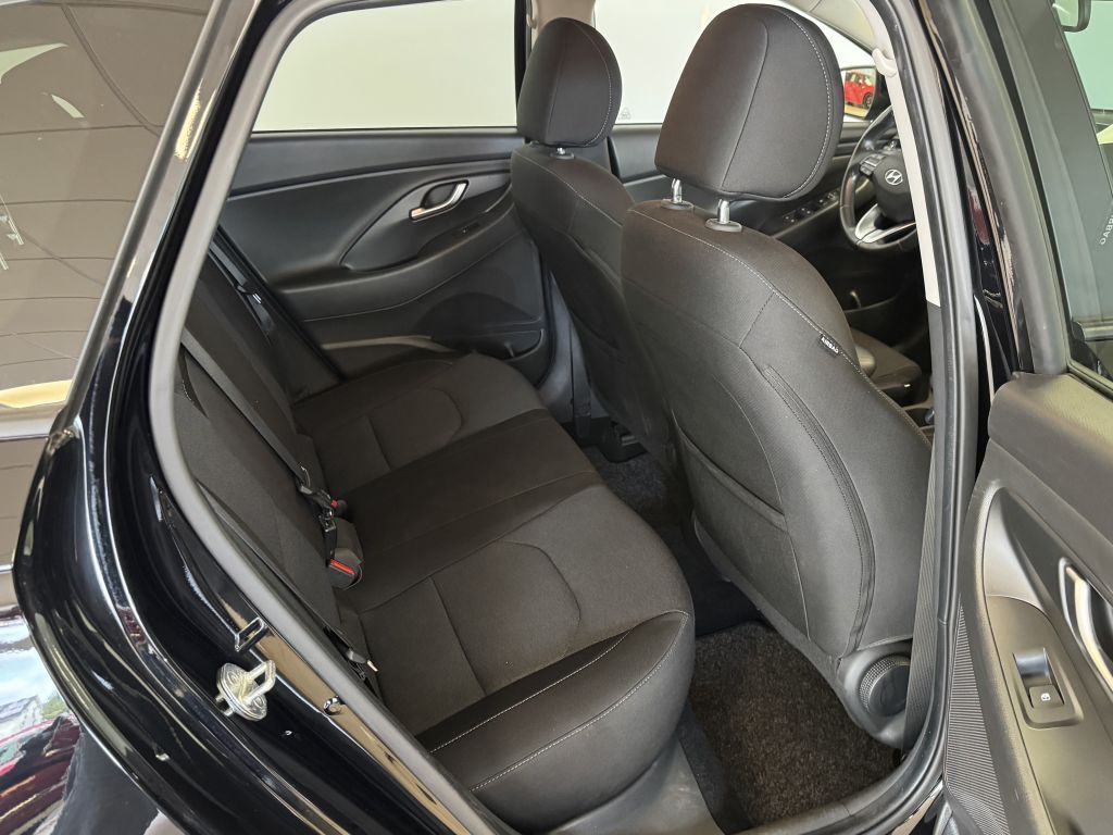 Fahrzeugabbildung Hyundai i30 Kombi 1.5 T-GDI 48V DCT EDITION 30+ *LED*