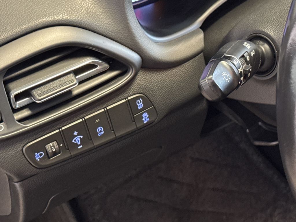 Fahrzeugabbildung Hyundai i30 Kombi 1.5 T-GDI 48V DCT EDITION 30+ *LED*