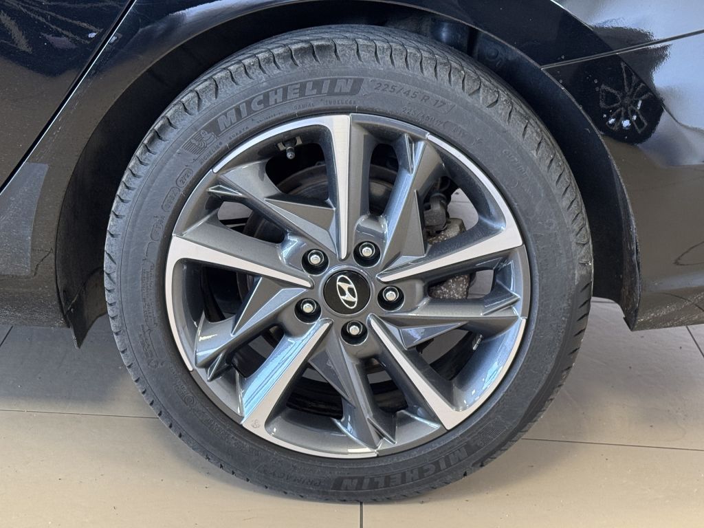 Fahrzeugabbildung Hyundai i30 Kombi 1.5 T-GDI 48V DCT EDITION 30+ *LED*