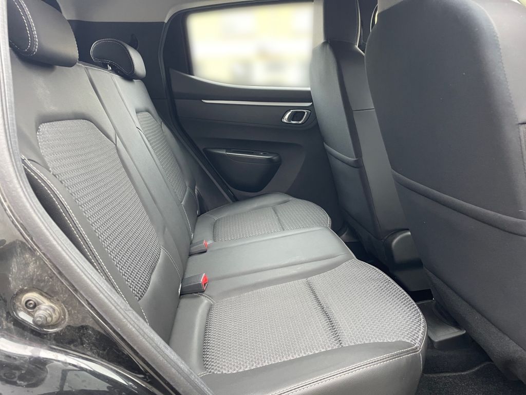 Fahrzeugabbildung Dacia Spring ESSENTIAL * Optionspaket Expression *