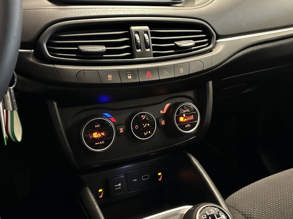 Fahrzeugabbildung Fiat Tipo 1.4 T-Jet Lounge+Carplay+R.Kamera+Sitzheiz.