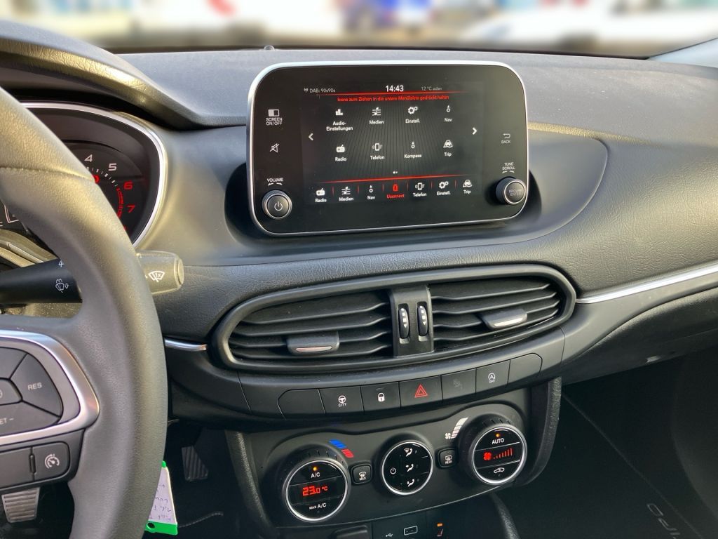 Fahrzeugabbildung Fiat Tipo 1.4 T-Jet Lounge+Carplay+R.Kamera+Sitzheiz.