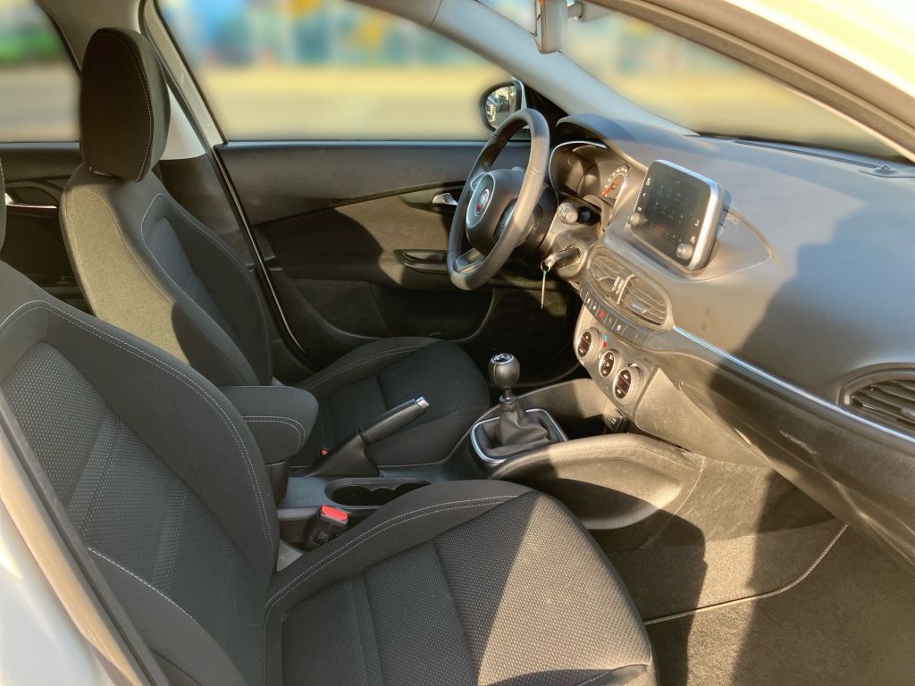 Fahrzeugabbildung Fiat Tipo 1.4 T-Jet Lounge+Carplay+R.Kamera+Sitzheiz.