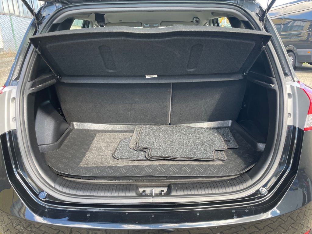 Fahrzeugabbildung Hyundai ix20 1.4 blue YES! Silver *SHZ*LHZ*