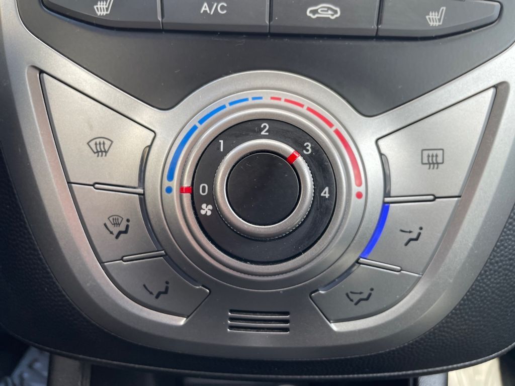 Fahrzeugabbildung Hyundai ix20 1.4 blue YES! Silver *SHZ*LHZ*