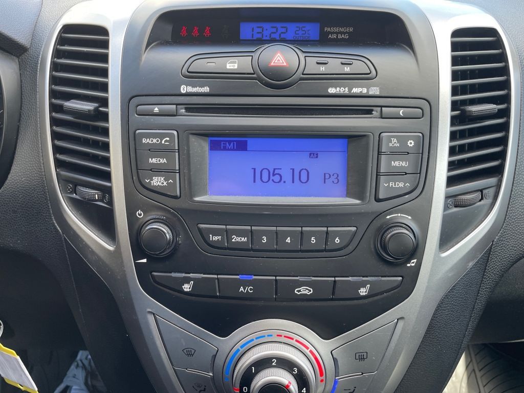 Fahrzeugabbildung Hyundai ix20 1.4 blue YES! Silver *SHZ*LHZ*